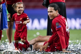 Ван Дейк или Месси? Оцениваем шансы претендентов на «Золотой мяч»