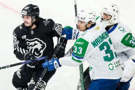 Битва лидеров Востока в Уфе и кризис «Спартака». Ставки на матчи понедельника в КХЛ