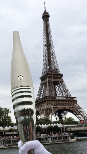 Как выглядит олимпийский факел Игр-2024 в Париже