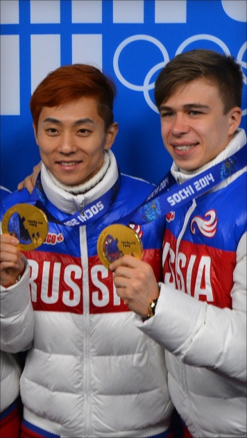 Золото шорт-трекистов в эстафете на Олимпиаде-2014