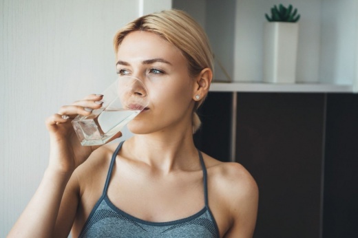 Можно ли пить воду во время тренировки и как это повлияет на результат?