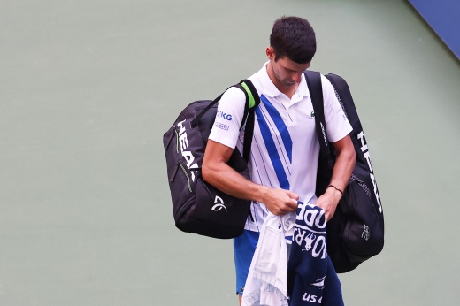 Ну тупые… Джоковича выгнали с US Open по ходу матча. За удар по мячу!