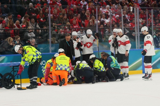 Страшная травма на Олимпиаде. Фиалу унесли на носилках, он не мог шевелиться