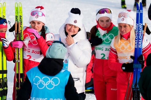 Какая же Елена Вяльбе крутая! Наши лыжники — лучшие на Олимпиаде, и это её заслуга