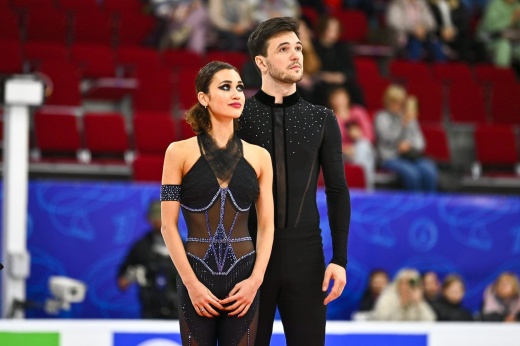 В российских танцах на льду глобальный кризис. Но судьи упрямо тащат их на мировой уровень