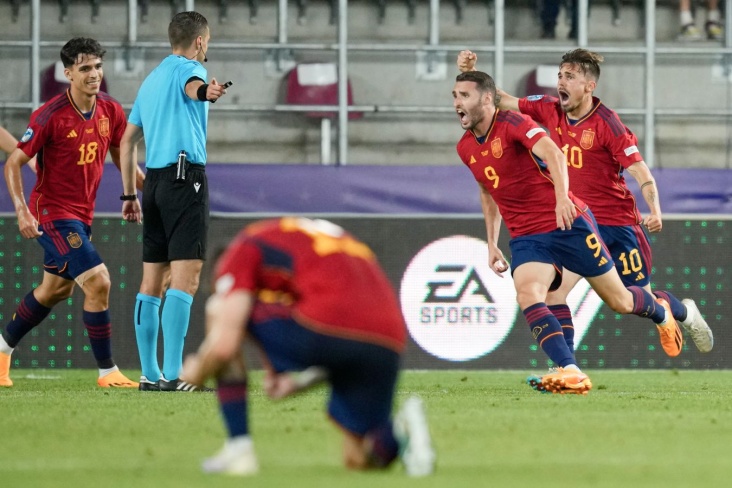 Испания — Швейцария — 2:1