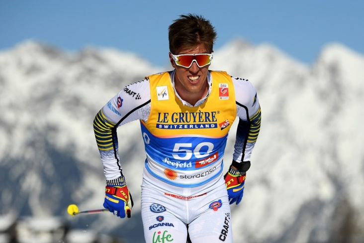 Шведского лыжника лишили медали из-за еловых веток