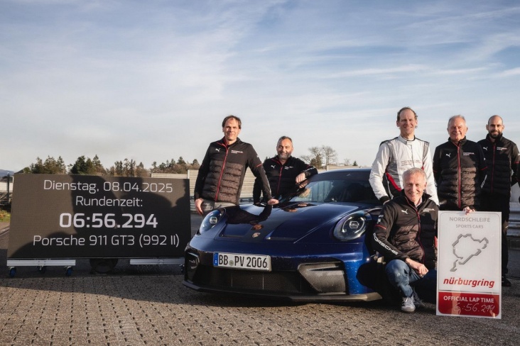 Команда Porsche после заездов на «Нордшляйфе» Команда Porsche после заездов на «Нордшляйфе»