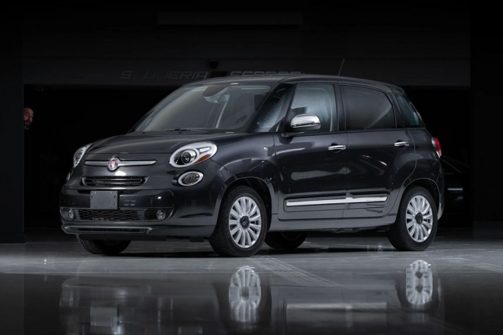 Fiat 500L Папы Римского Франциска