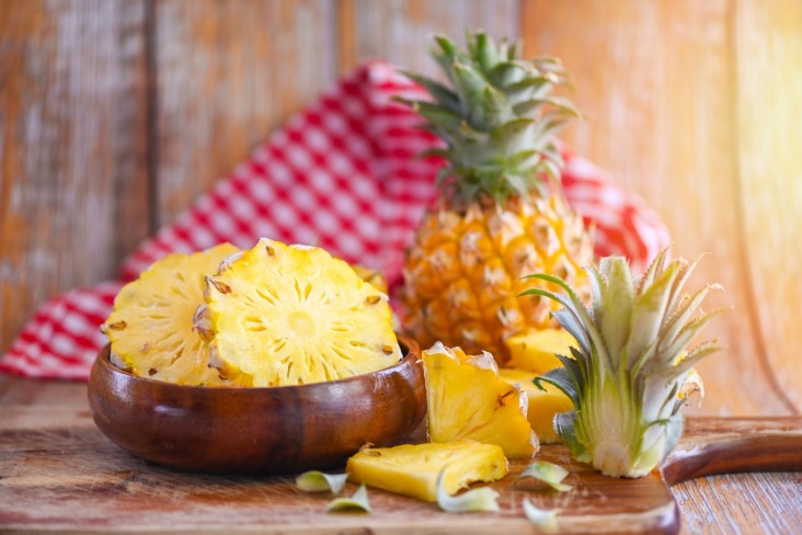 Вот как правильно нарезать ананас