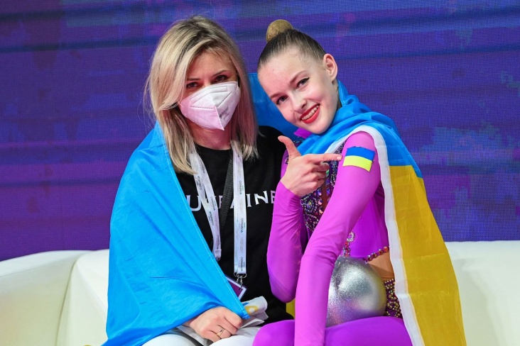Украинские гимнастки показали флаги своей страны