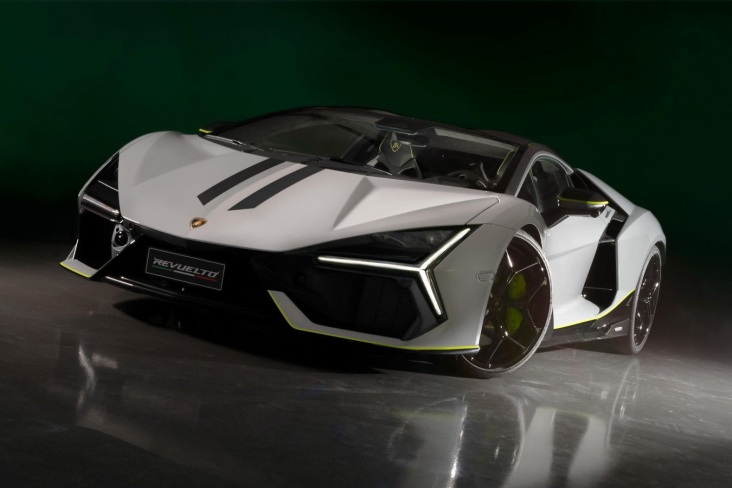 Lamborghini Revuelto