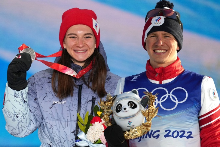 Спицов и Непряева взяли медали ОИ на одних лыжах