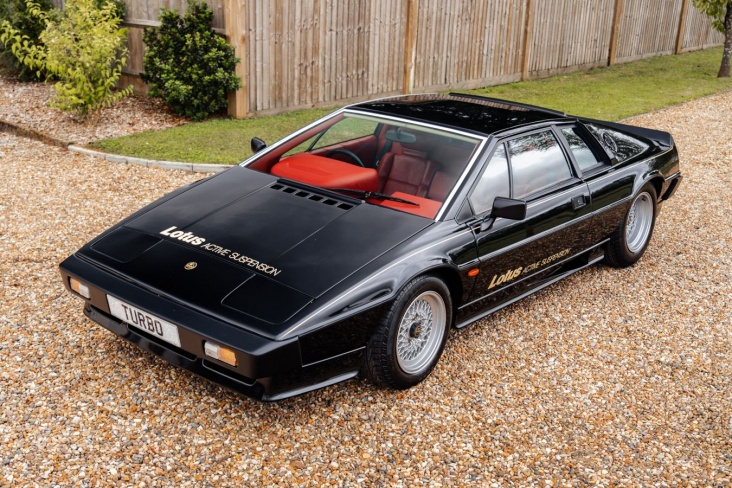 Lotus Esprit с активной подвеской