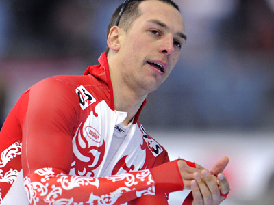 Лобков успешно начал борьбу за медали
