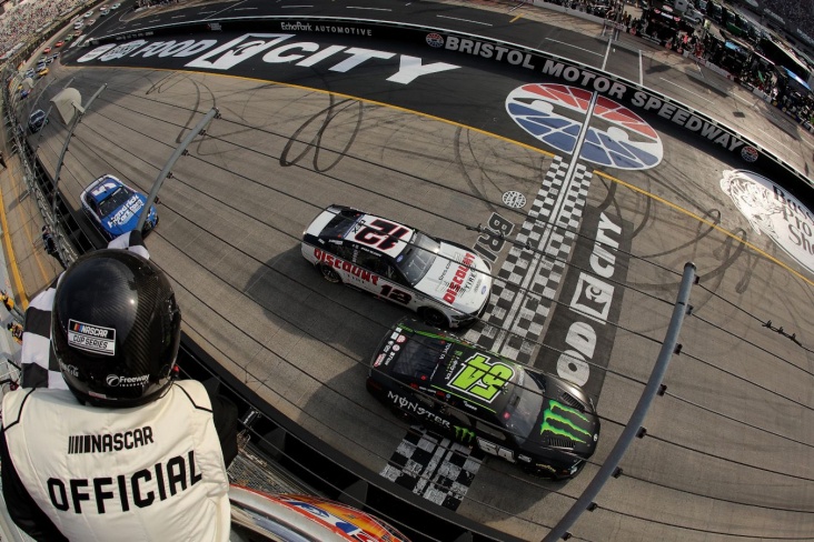 Т. Гиббс одержал первую победу в NASCAR Cup Series