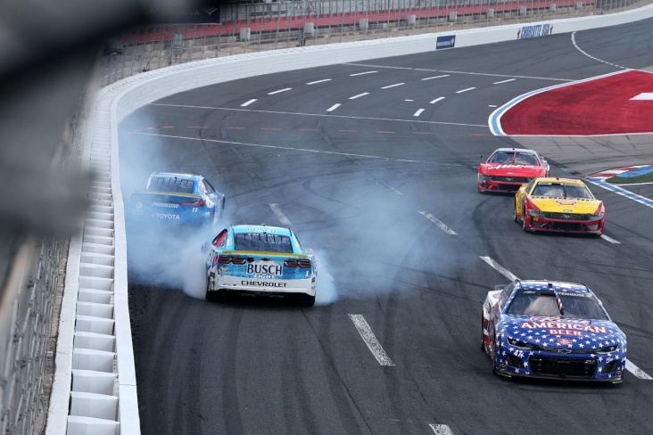 Финиш гонки NASCAR Cup Series на ровале «Шарлотт»