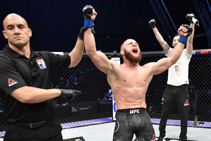 Боец UFC Физиев повторил во время боя трюк Нео