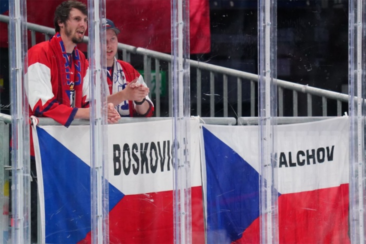 Чешские болельщики устроили провокацию с флагами