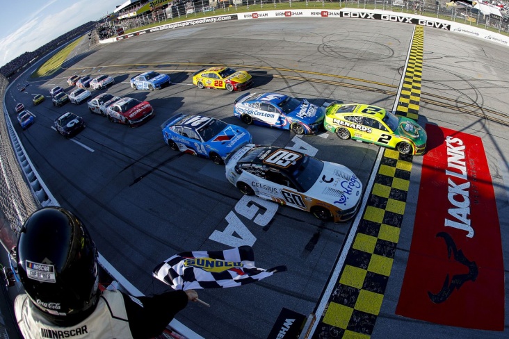 Финиш гонки NASCAR Cup Series на «Талладеге», 2025 Финиш гонки NASCAR Cup Series на «Талладеге», 2025